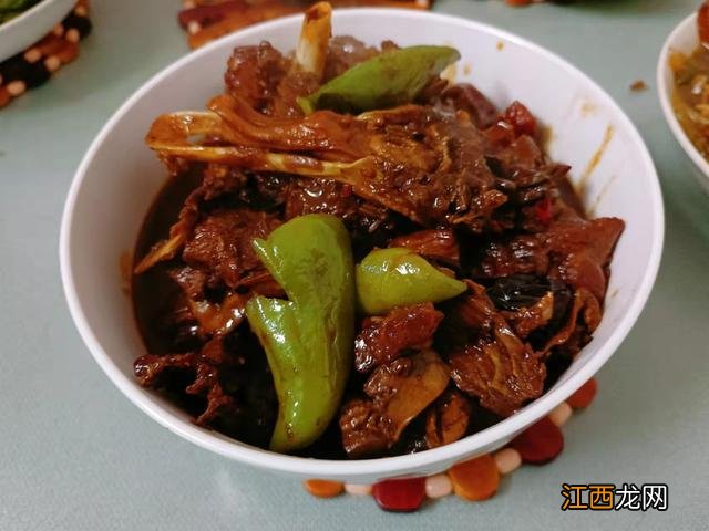 鹅肉怎样做好吃放什么食材？炖鹅肉放什么蔬菜，真是实用，好文章