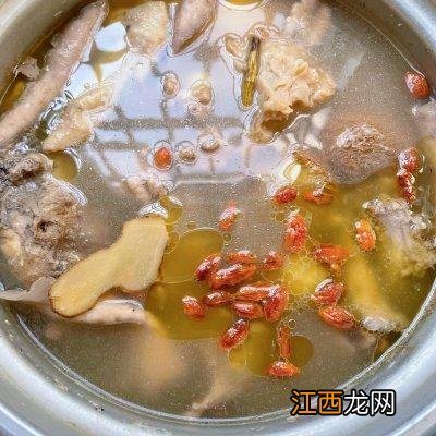 用什么炖鸡汤可以养胃？鸡汤炖什么对胃好，你知道几个?长知识