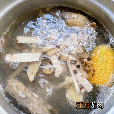 用什么炖鸡汤可以养胃？鸡汤炖什么对胃好，你知道几个?长知识