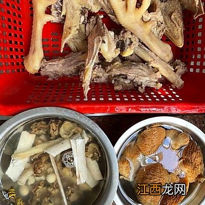 用什么炖鸡汤可以养胃？鸡汤炖什么对胃好，你知道几个?长知识