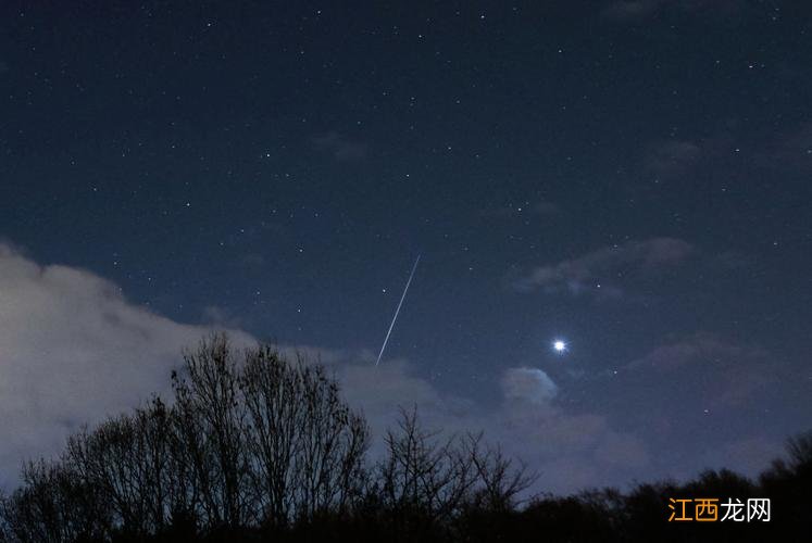 不安的双子勇敢了几次是什么歌 等不到双子座流星雨洒满天际是什么歌，天空之外歌曲的含义