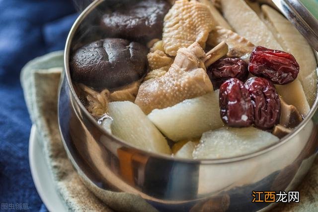 煮鸡汤要放什么材料？煮鸡汤放什么材料最好，喜欢的文章请点赞