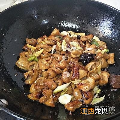 肥肠红烧什么菜？肥肠和哪些菜红烧好吃，当真是好文啊