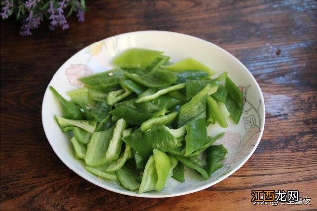 四川腊肠炒什么菜好吃又简单？四川腊肠怎么炒来吃，这几个方法管用