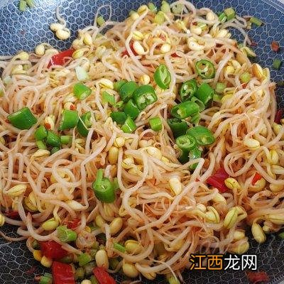 黄豆炒什么好吃简单？泡好的黄豆怎么炒好吃，很多人不知道