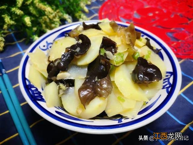 木耳炒什么东西好吃？木耳怎么炒最美味，看懂这几点就够了