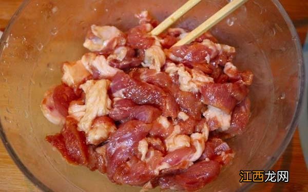 牙签肉用什么肉做的？牙签肉的正宗制作方法，叒叒叒上新啦