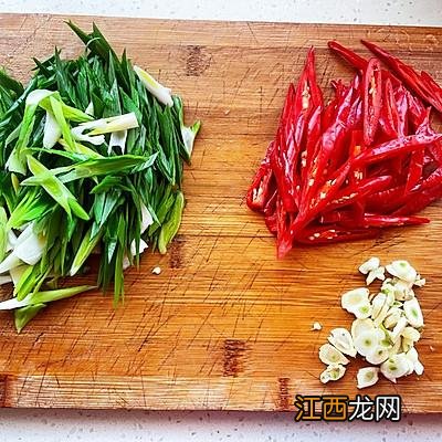 豆腐皮适合炒什么？豆腐皮和啥炒好吃，看完了你就什么都明白