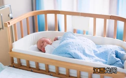 婴儿床买什么材质的好 婴儿床选购要注意什么