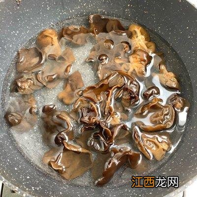 黄瓜木耳炒鸡肉丝？木耳炒黄瓜过夜能吃吗，看完一定要收藏了