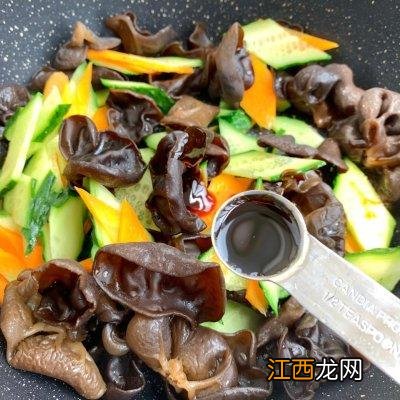 黄瓜木耳炒鸡肉丝？木耳炒黄瓜过夜能吃吗，看完一定要收藏了