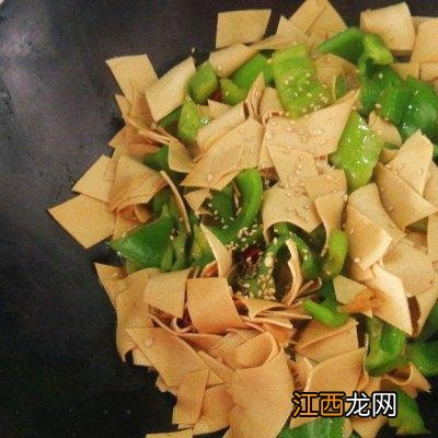 豆腐皮搭配什么菜炒好吃？豆腐皮烧汤要不要用开水烫一下，此文被多次浏览