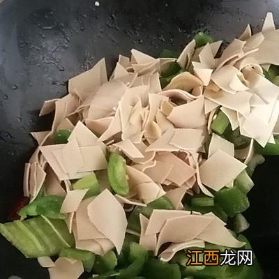 豆腐皮搭配什么菜炒好吃？豆腐皮烧汤要不要用开水烫一下，此文被多次浏览