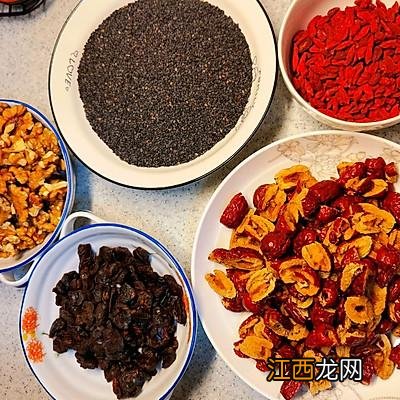 阿胶糕的红枣要炒熟吗？阿胶糕里红枣的作用，这篇文章再忙也得看完