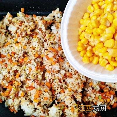 蛋炒饭搭配什么做早餐？蛋炒饭配什么小菜吃，科学告诉你