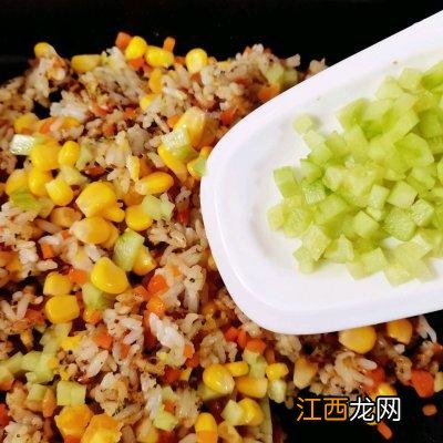 蛋炒饭搭配什么做早餐？蛋炒饭配什么小菜吃，科学告诉你