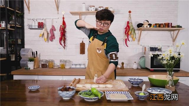 烤饼的锅底抹什么油？烤饼表面刷什么油，这几点很重要