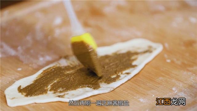 烤饼的锅底抹什么油？烤饼表面刷什么油，这几点很重要