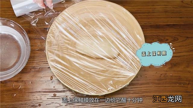 烤饼的锅底抹什么油？烤饼表面刷什么油，这几点很重要