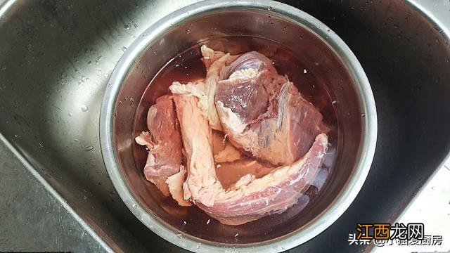 西红柿炖牛腩用什么部位牛肉？牛腩炖柿子要放哪些，一文讲清楚，来！