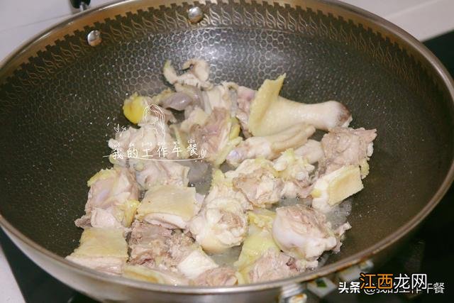 鸡和哪些药材煲吃祛湿？鸡和什么煲祛湿气，看这篇保你学会