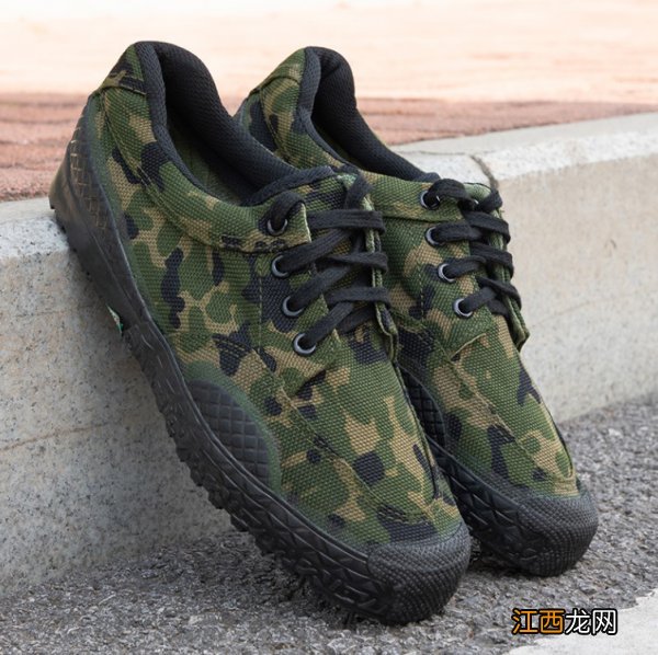 军训鞋子要不要买大一码 军训鞋带怎么穿孔