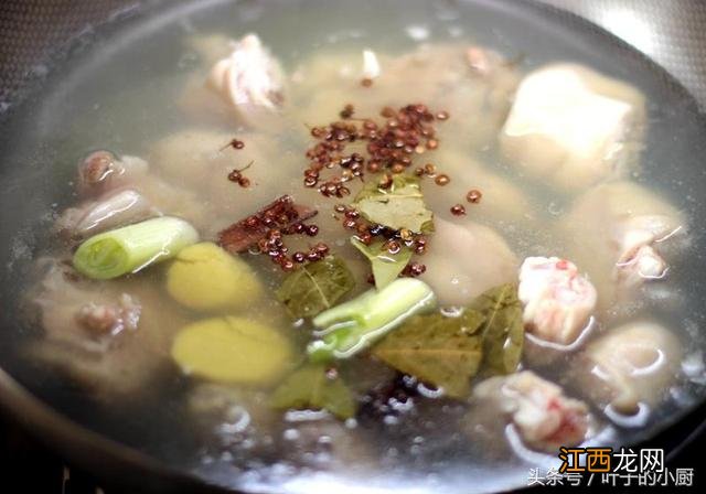 怀孕猪脚炖什么好吃？怎么炖猪脚适合孕妇，看这里，了解更多