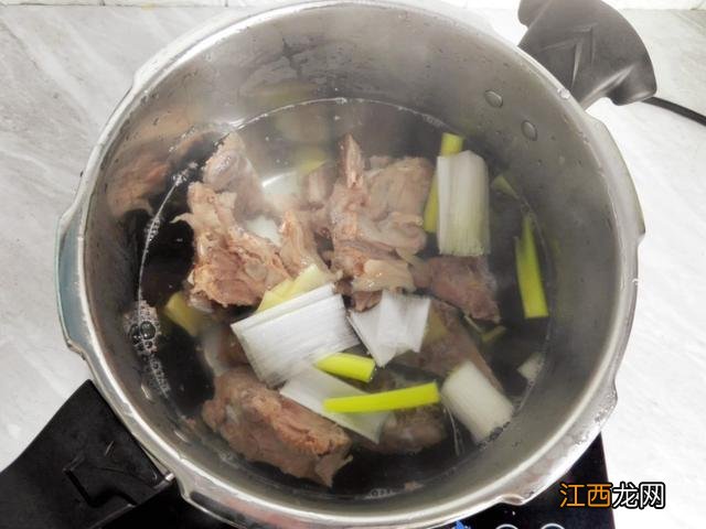 牛骨头要炖多久？牛骨头放补品行吗，别嫌麻烦，看完