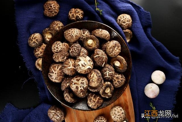 菌菇为什么鲜美?香菇的由来的故事,不看真吃亏了