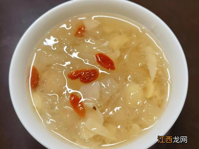 燕窝莲子百合可以一起炖吗?百合冰糖炖燕窝的功效,认真看完了,这篇写的不错