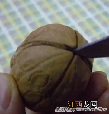 怎样又快又方便能剥出大块的核桃仁？