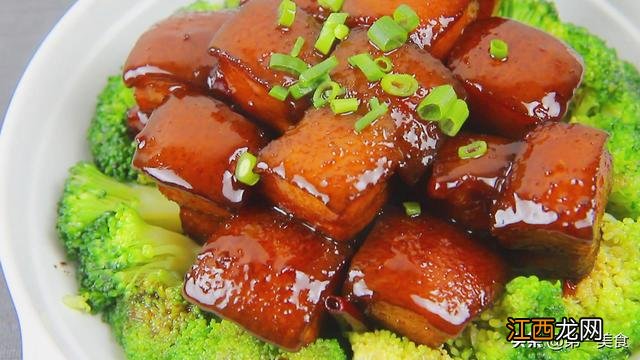 红烧肉是葱铺在下面好还是姜好?红烧肉里面可以加大葱吗,实测,答案来了