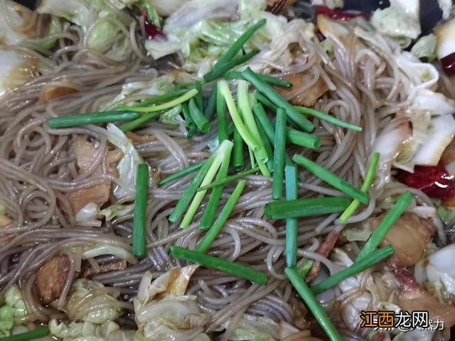 白菜猪肉粉条水饺馅怎么调好吃？白菜猪肉速冻水饺，今天,请读一读这篇文章