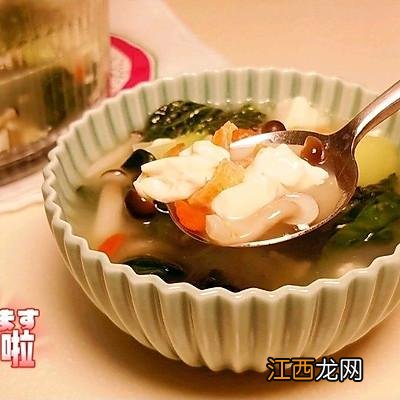 简单白菜汤放什么调料？白菜肉片豆腐汤的做法，几分钟搞定知识点！