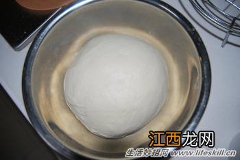 正宗的鸡蛋灌饼，应该怎么“灌”？