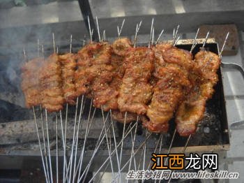 怎样才能烤出好吃的秘制肉串？