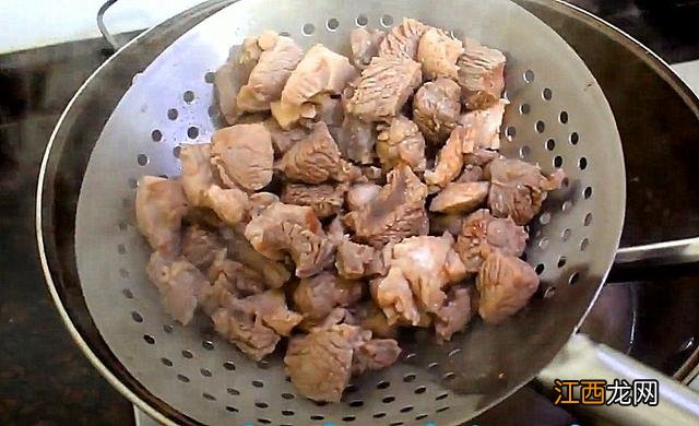 牛肉汤里放什么香料好?牛肉炖什么最补身体,这几点好记还有用