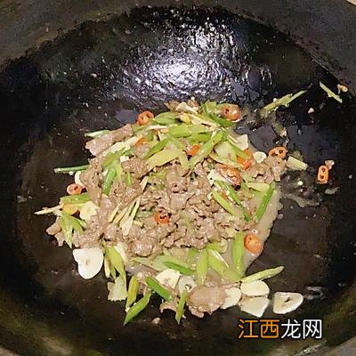 用什么菜炒牛肉片？牛肉的绝配蔬菜，真管嘞，明白了！