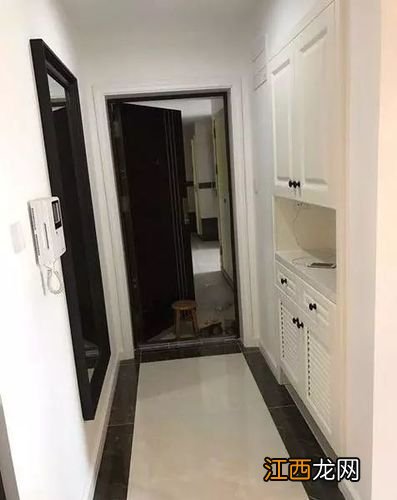 一进门就是厨房装修图 入户门左侧是厨房风水好吗，入户门对厨房门化解方法
