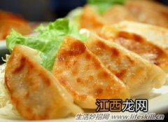 做煎饺不粘锅的小妙招