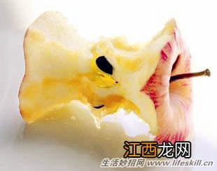 巧用苹果核清洗油污