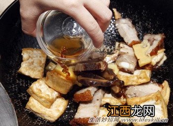 煮菜加酒去腥提香