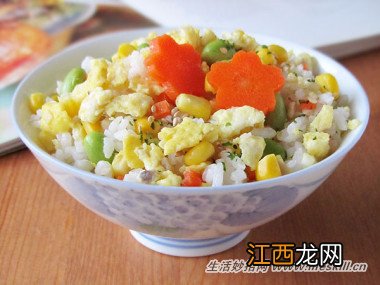 不用翻炒轻松做出米粒分明、色味俱佳的蛋炒饭