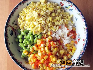 不用翻炒轻松做出米粒分明、色味俱佳的蛋炒饭