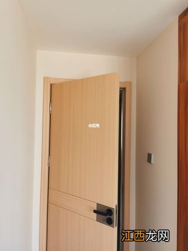 入户门对卫生间化解图 楼房买入户门矮,入户门对着卫生间门怎么处理