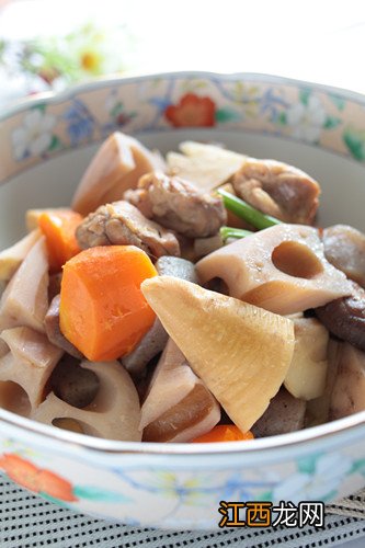 鸭子炖藕怎么做好吃 莲藕烧鸭肉 营养又好吃