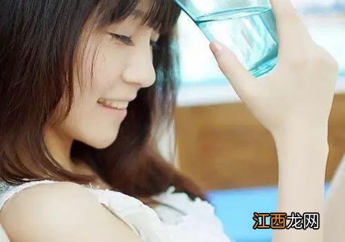 水瓶男喜欢的女生打扮 水瓶男喜欢有趣的女生，水瓶男喜欢可爱的女生吗