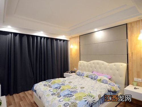 头朝西睡风水好不好 卧室床头朝向哪里最好，床头朝哪边放比较好