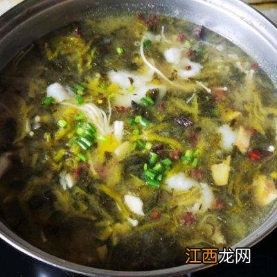 酸菜鱼里面加什么配菜？酸菜鱼配菜金针菇的家常做法，