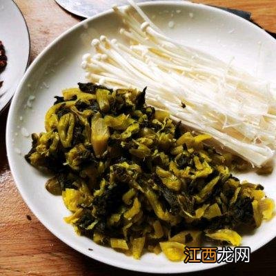 酸菜鱼里面加什么配菜？酸菜鱼配菜金针菇的家常做法，